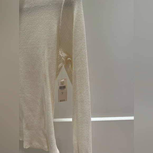 Anthropologie, new with tags, cream turtle neck. Small. - Picture 3 of 8